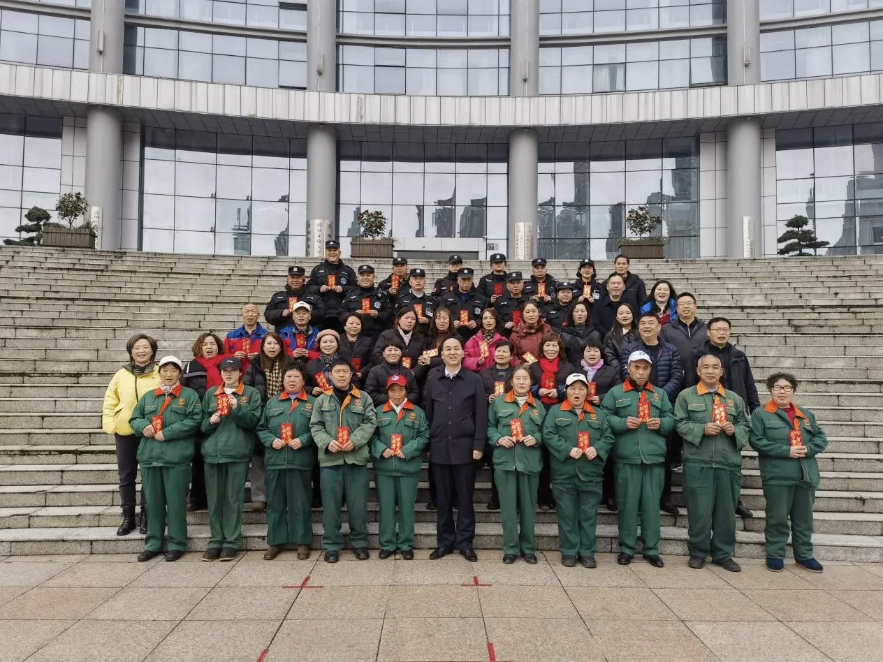 春节慰问暖人心，浓浓关怀传真情——  校领导开展新春慰问